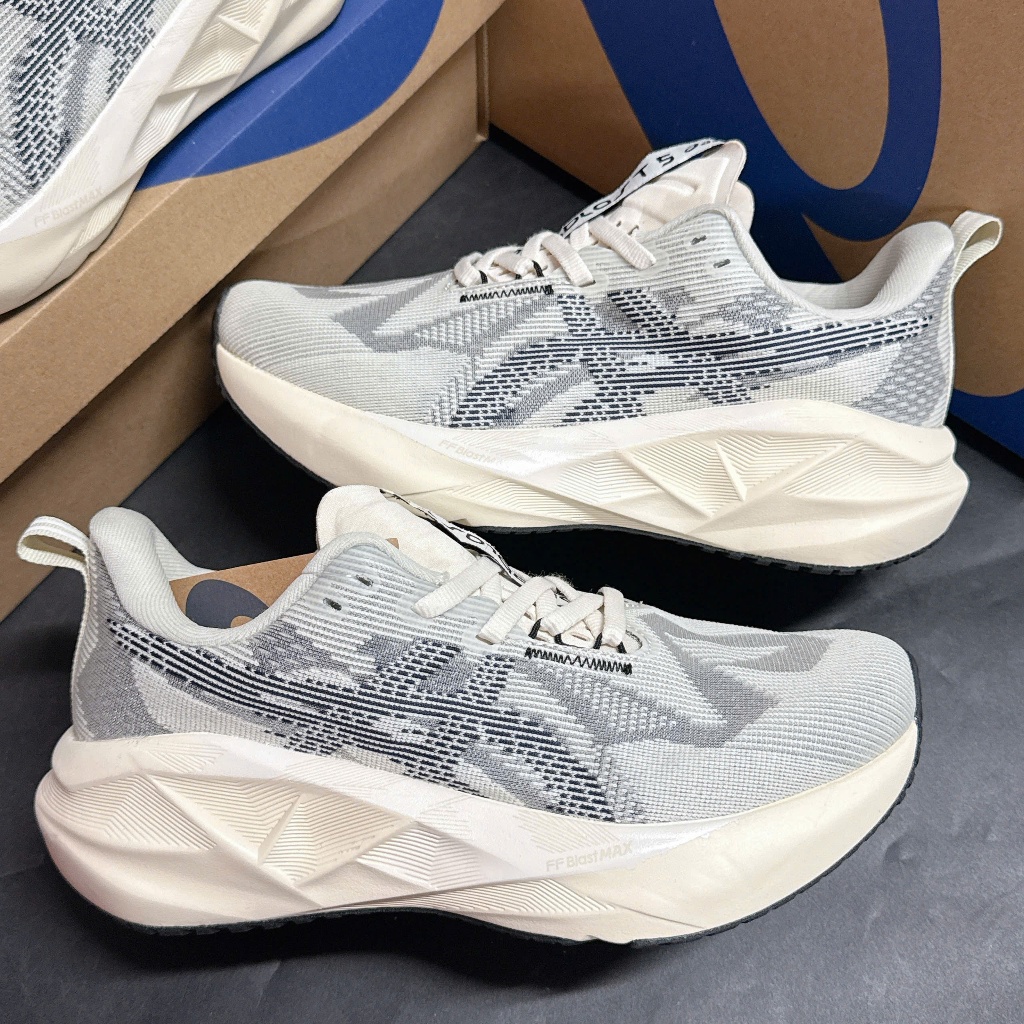 Giày chạy bộ Running Assics Superblast Kem Xám