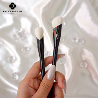 Cọ che khuyết điểm Feather B Angled ( Black )