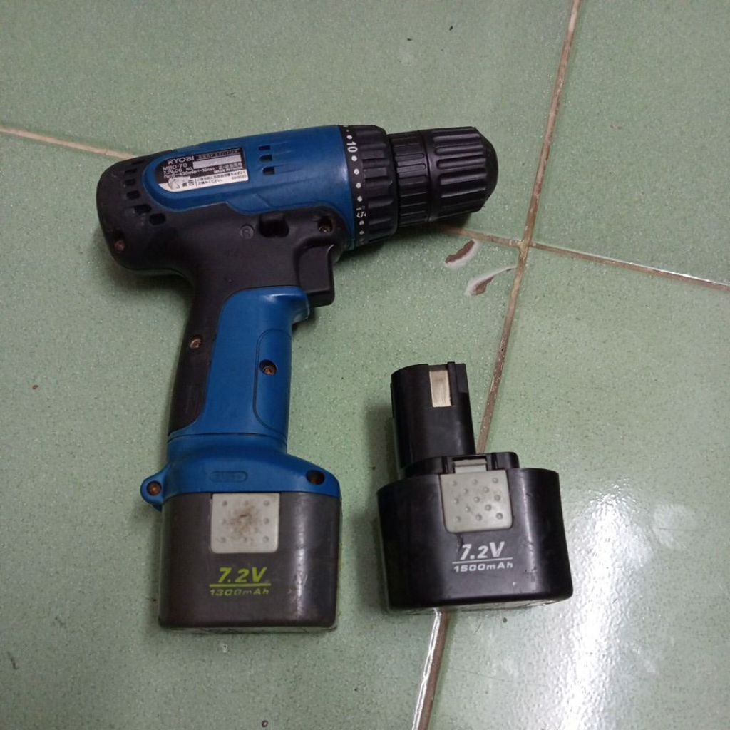 Máy khoan Ryobi 7.2v đã qua sử dụng, tặng kèm 1 vỏ pin