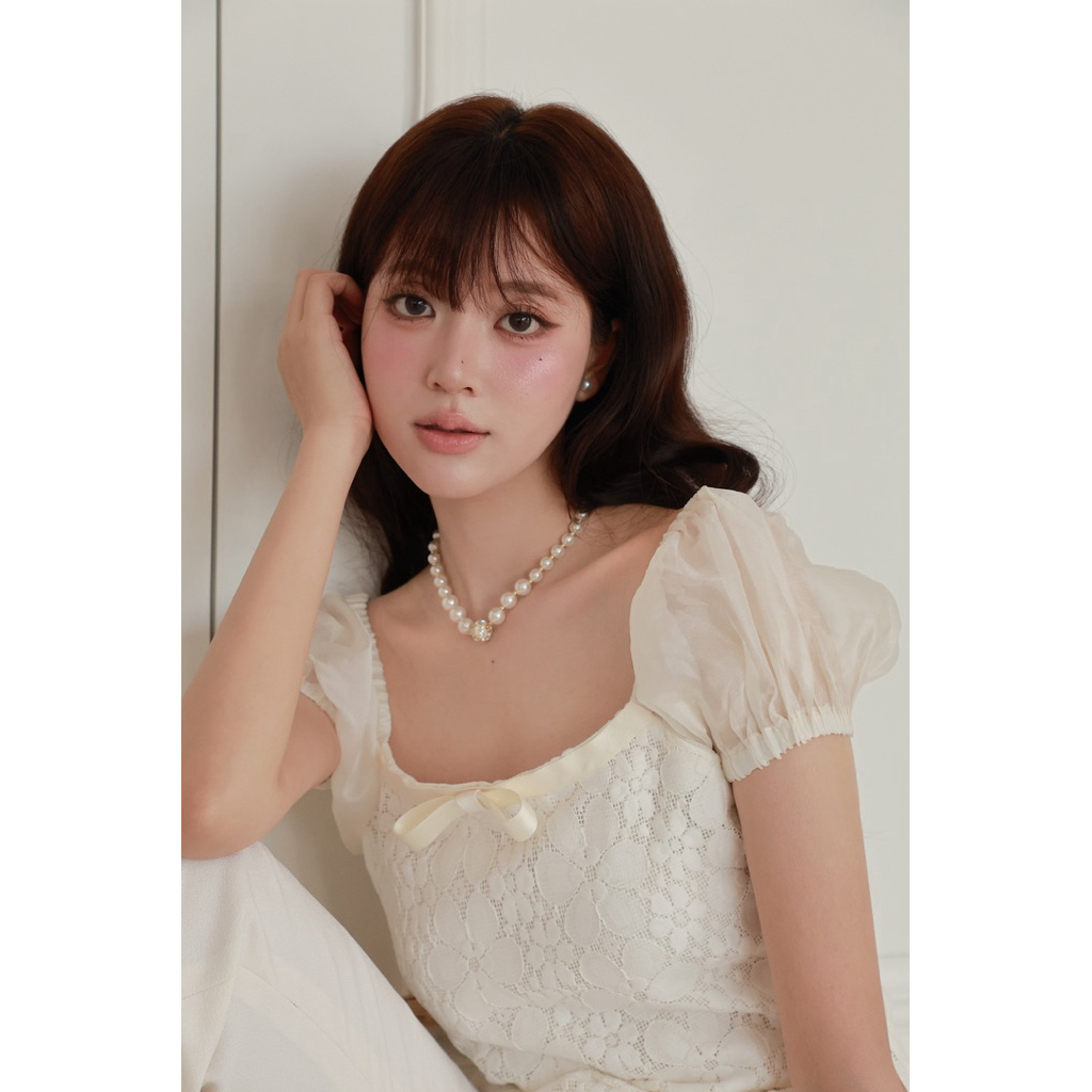 OUTSET - Áo ren Yenala cổ thoáng xinh xắn diễm lệ