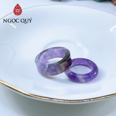Nhẫn thạch anh - Nhẫn thạch anh tím bản hẹ - vuông ( có sớ nhẹ bề mặt đá ) _ Ngọc Quý