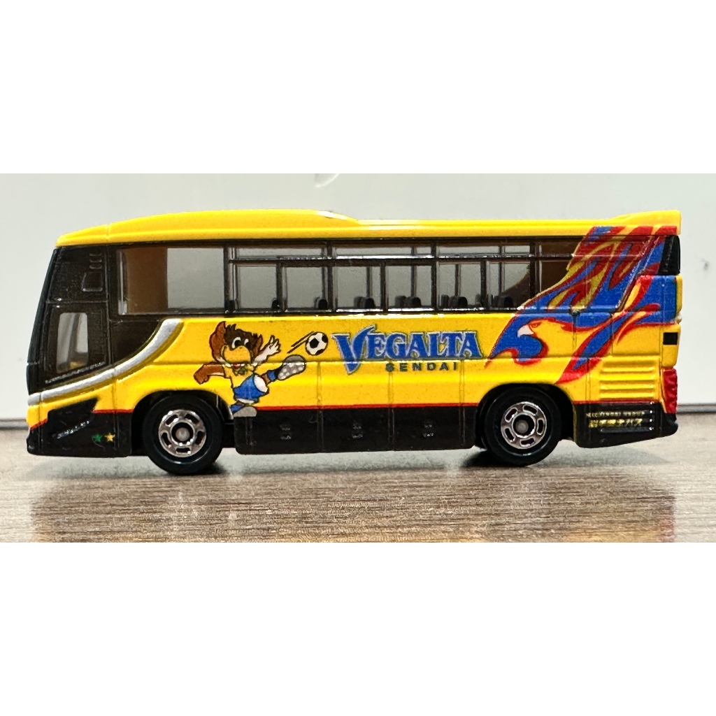 Hobby Store xe mô hình Tomica Bus Isuzu Gala phiên bản đội bóng Tokyo FC (Không Hộp) TL03