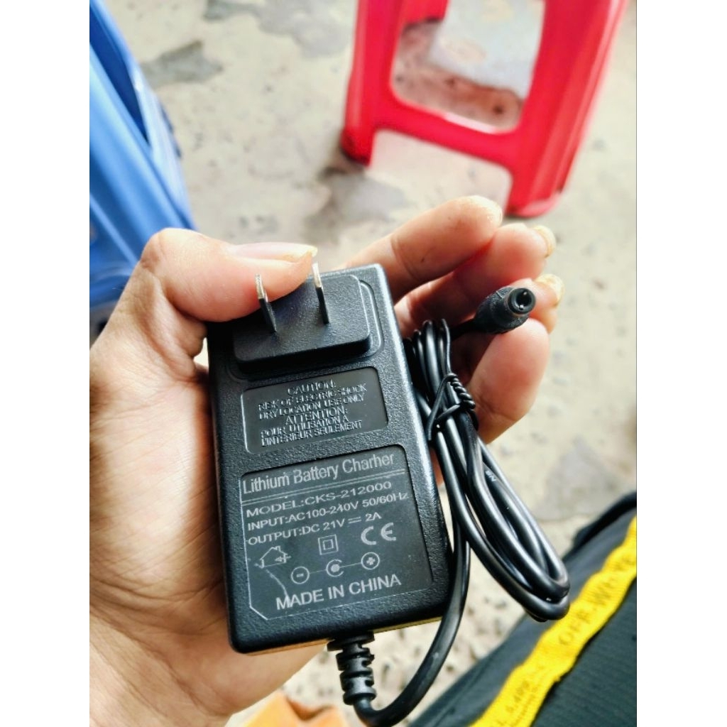 sạc 5S 21V 2A jack DC 5.5x2.5mm sạc ổn định.