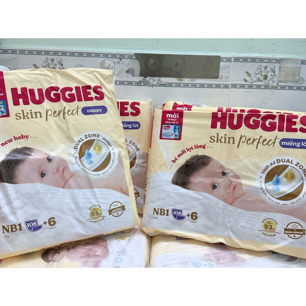 Combo 4 gói Huggies skin perfect NB1 108+6