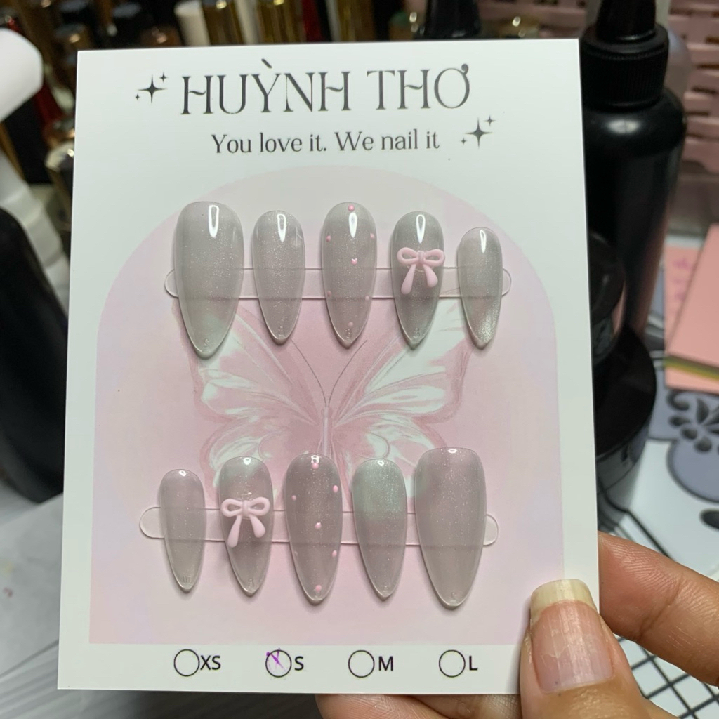 NailBox Huỳnh Thơ - Nail mắt mèo trắng chấm bi Nơ Hồng