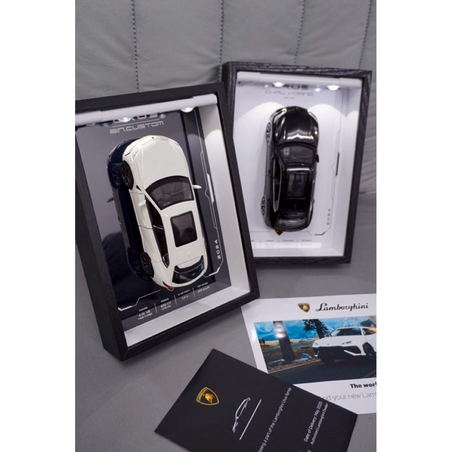 Khung Tranh Mô Hình Lamborghini Urus 1:24 Có Phun Khói – Decor Treo Tường Cao Cấp, Làm Quà Tặng Bạn 
