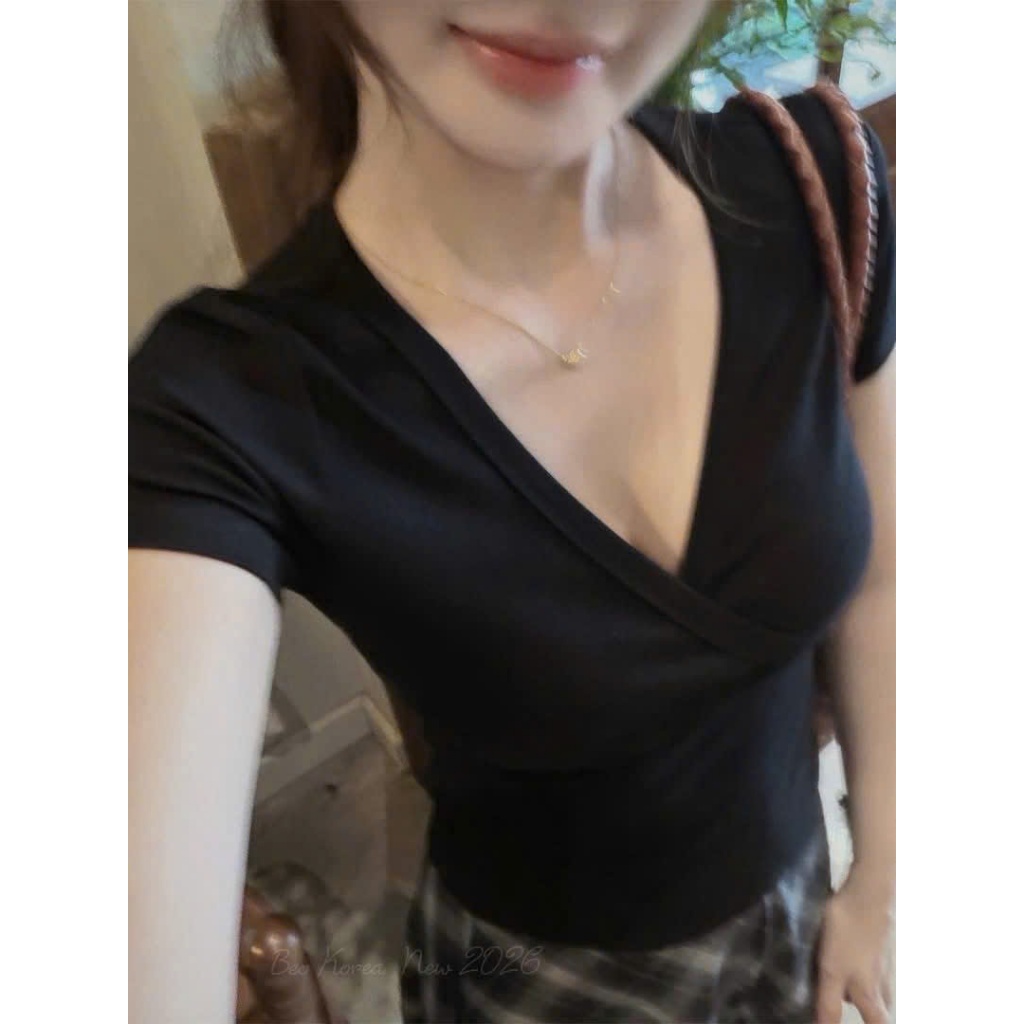 Áo Phông Cổ Tim Chéo Nữ Mã 2139 – Áo Thun Tôn Dáng, Thanh Lịch Phong Cách Hàn Quốc | BigBuy360 - bigbuy360.vn