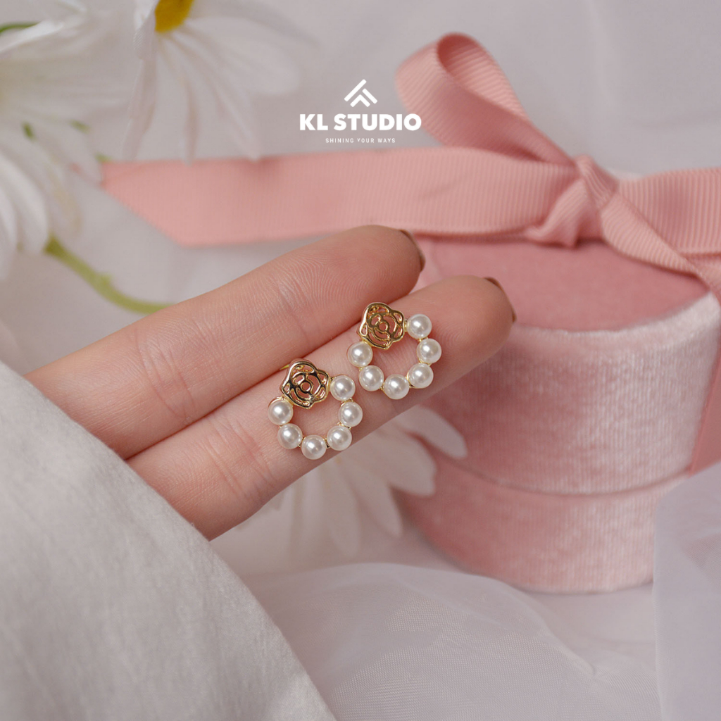 Bông tai ngọc trai KL.STUDIO dáng tròn hoa hồng nhỏ xinh - E407