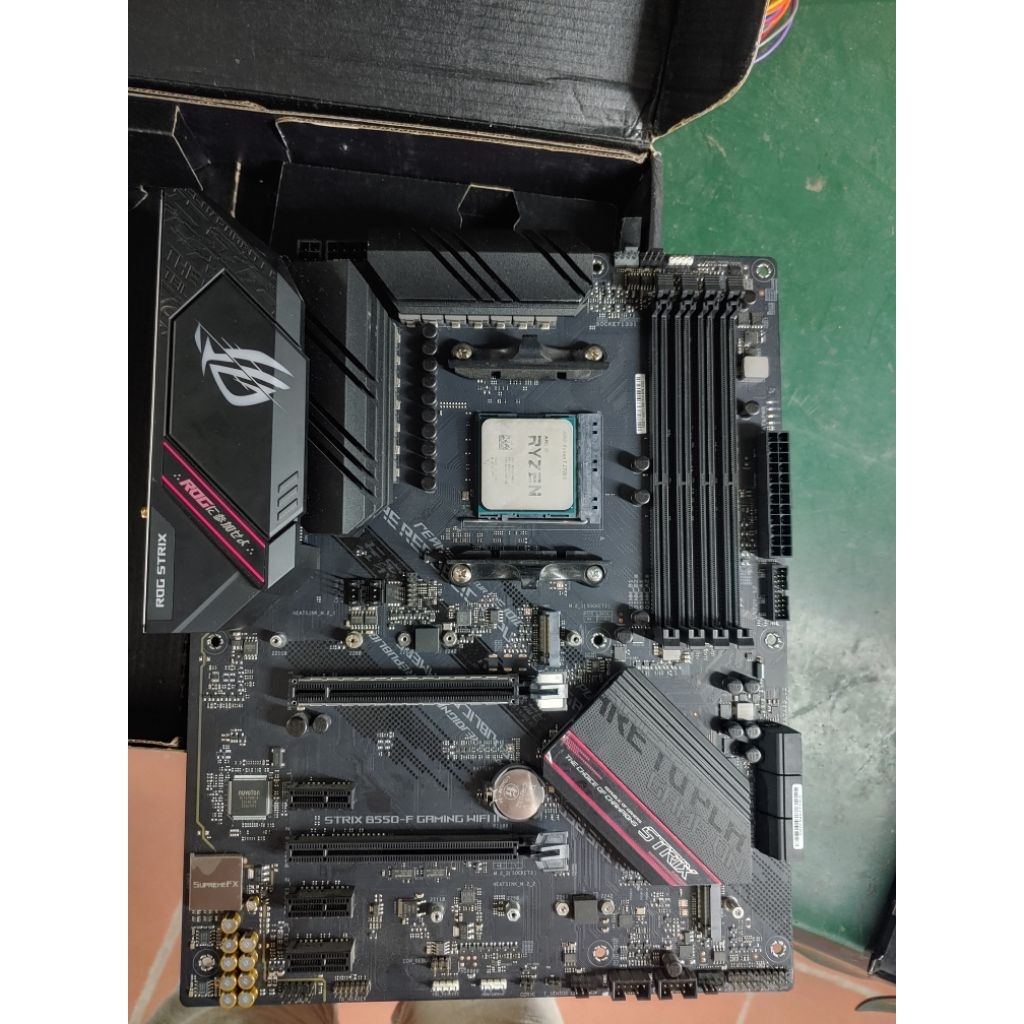 combo strix b550-f gaming wifi II+r7 5700x tray new