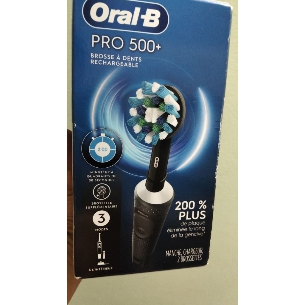 Bàn chải điện Oral-B Pro 500 Crossaction nổi bật với công nghệ làm sạch 3D  phù hợp với moị loại đầu