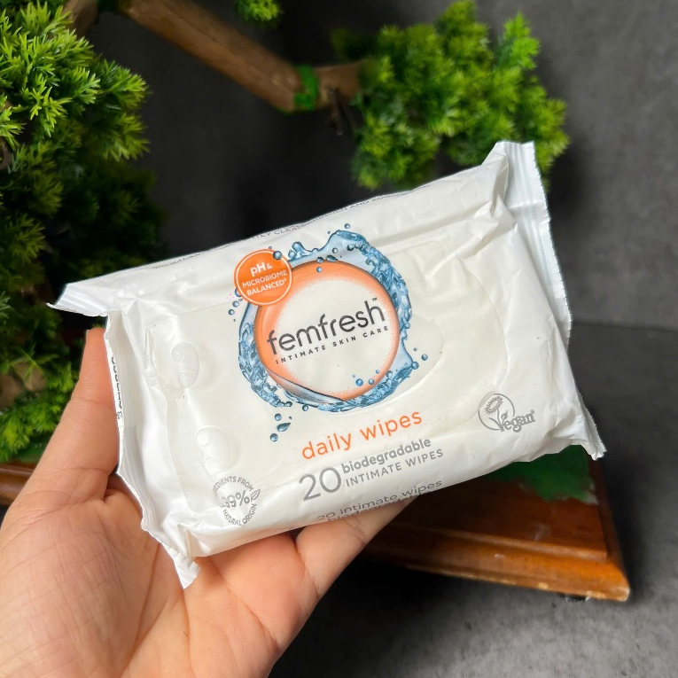 Thanh lí Khăn ướt vệ sinh vùng kín Femfresh Sensitive 20 tờ