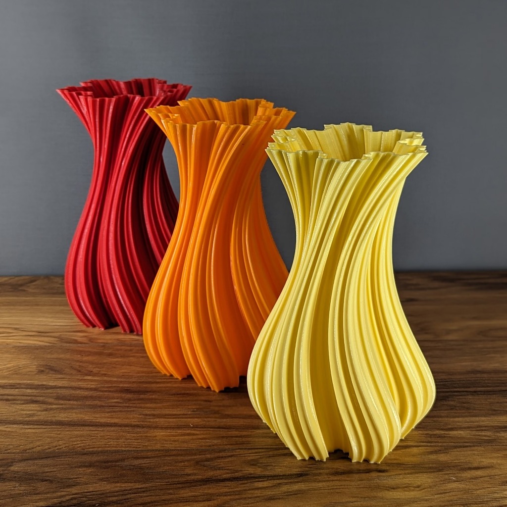 Minimalist 3D Printed Vase: Wavy Modern Home Decor