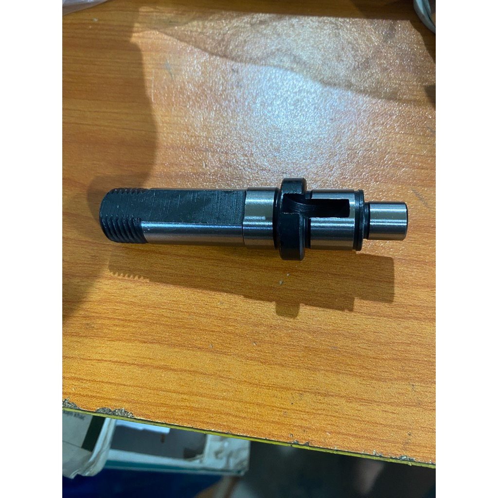 Trục nhông máy cắt bàn 255mm Makita MLT100
