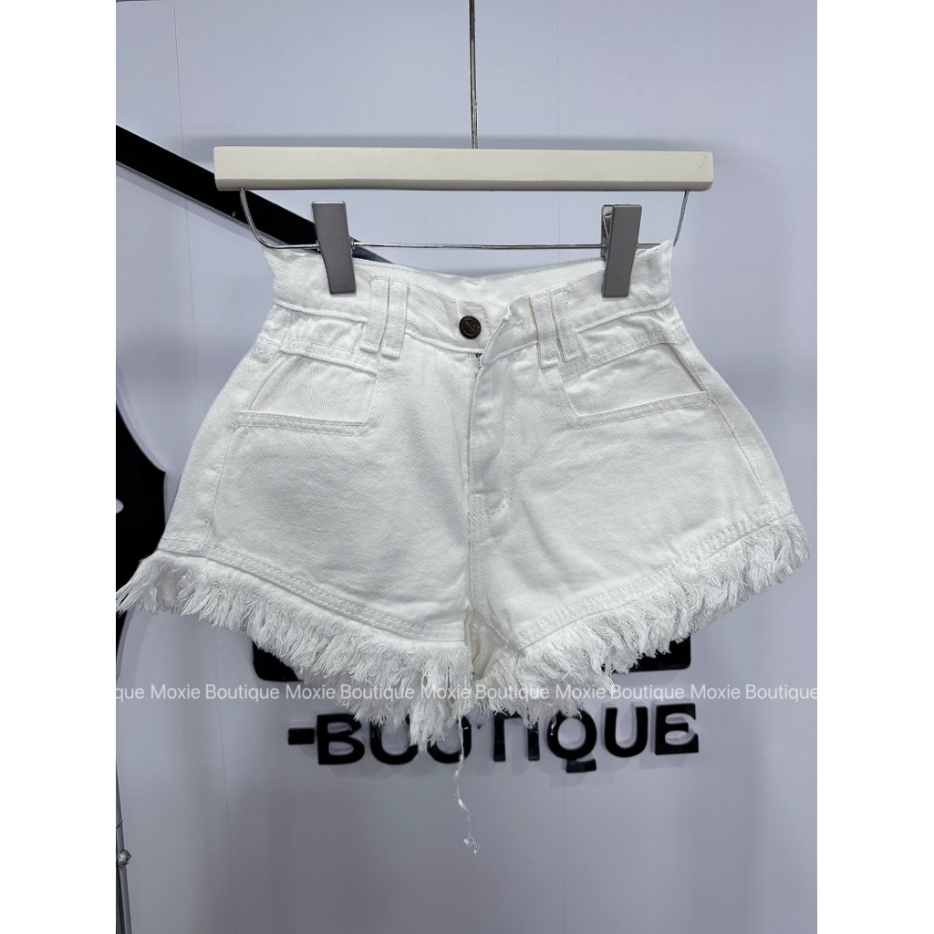 Quần Short Jean Nhiều Màu Tua Rua 1 Cúc- MOXIE BOUTIQUE-