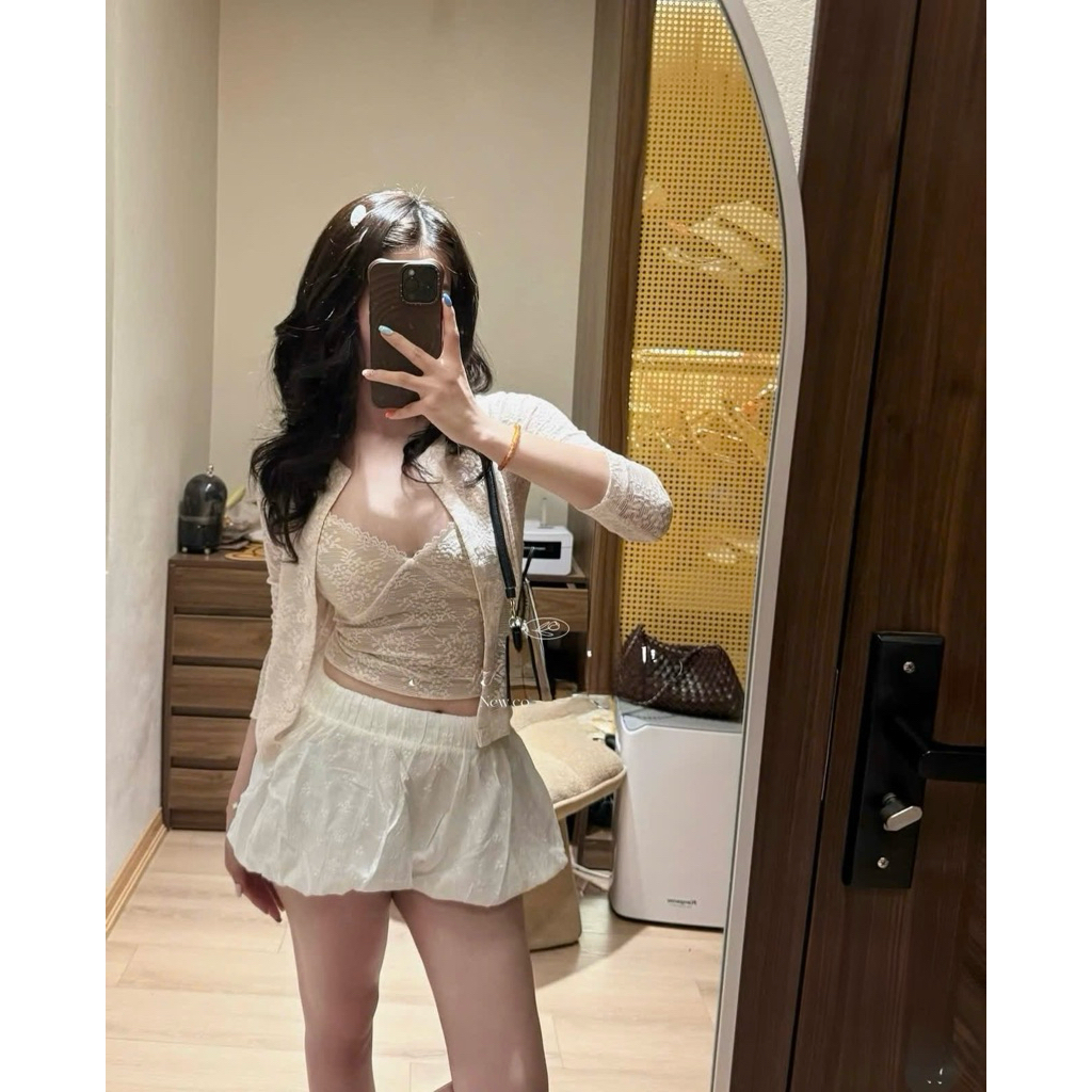 Set bộ ôm body phối quần bí bồng bềnh chuẩn style Douyin sành điệu, mặc đi chơi cafe bao ảnh đẹp. Mu