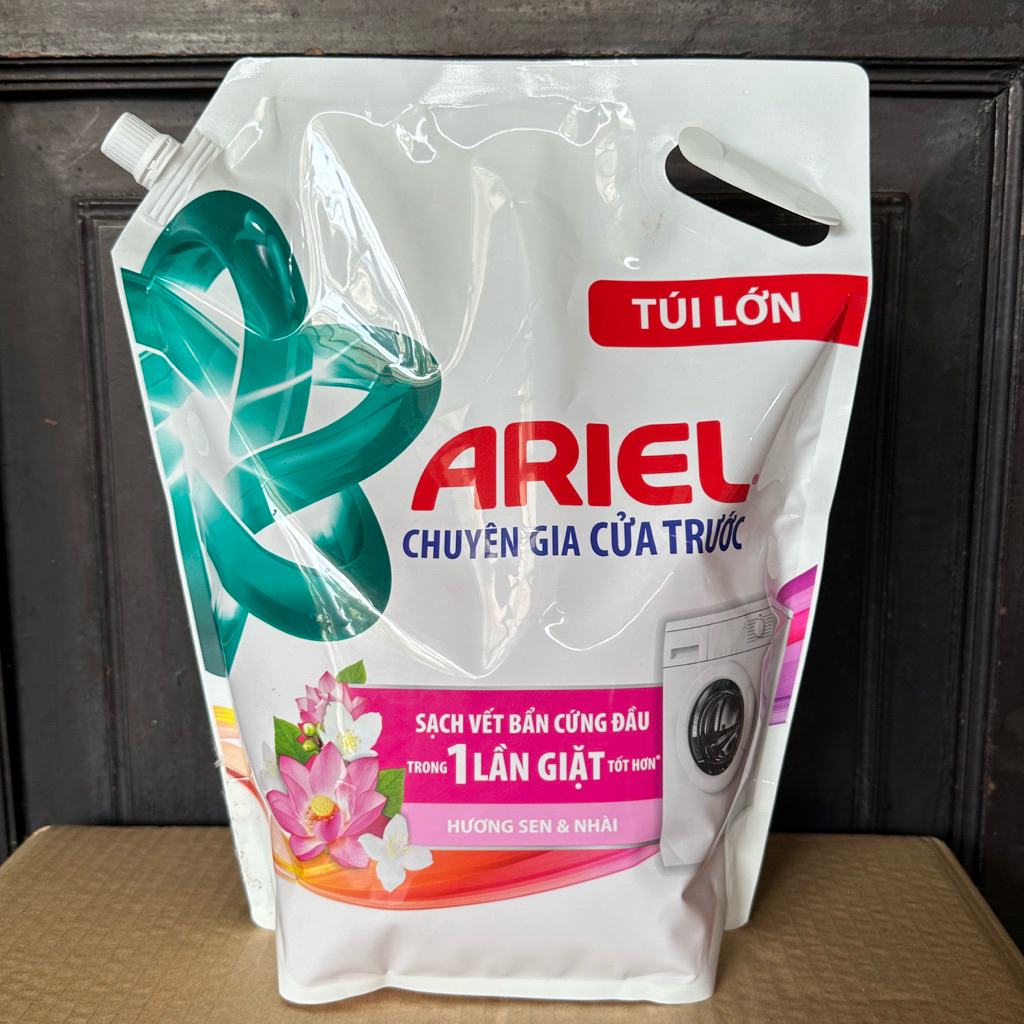 Nước giặt Ariel cửa trước hương Sen & Nhài 3,05kg