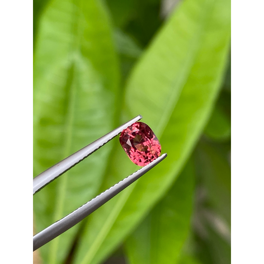Spinel cam nâu