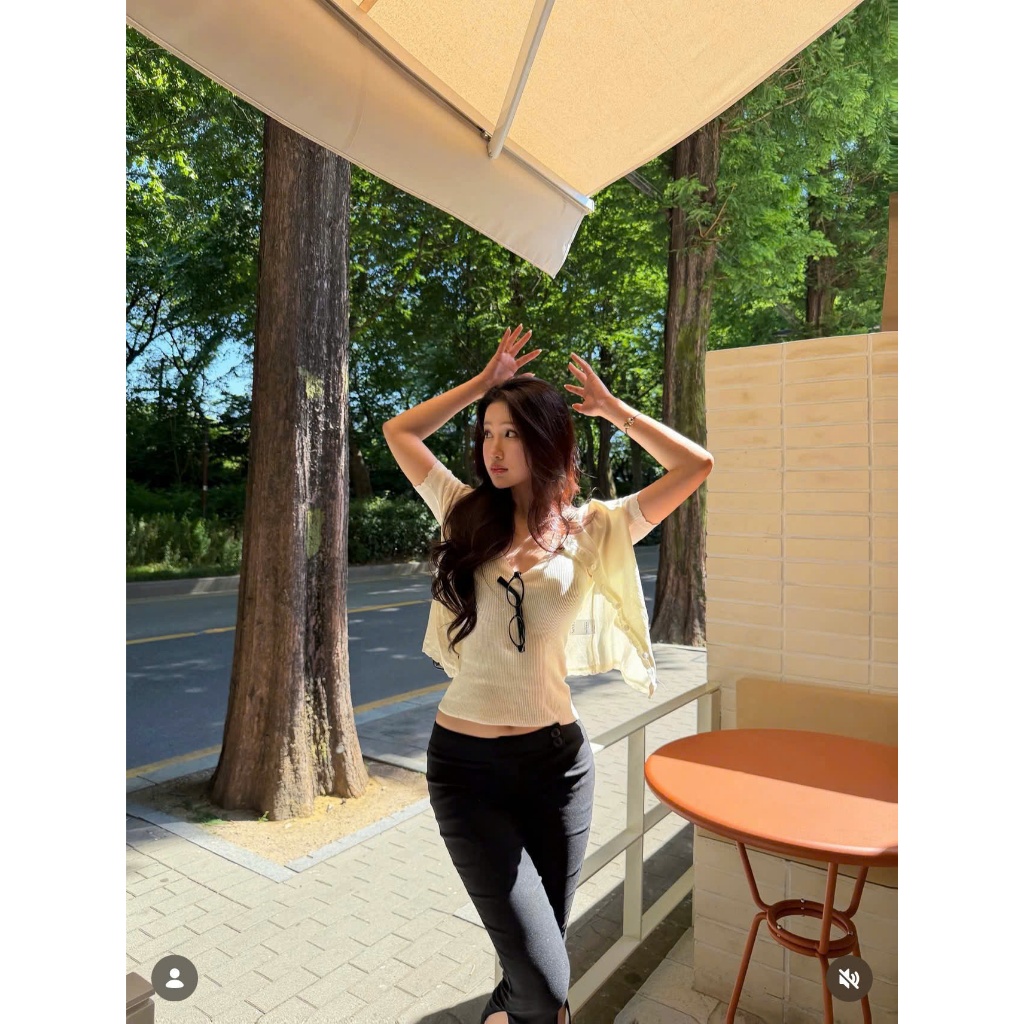 Set Áo Ba Lỗ Và Cardigan Viền Sóng Chất Liệu Len Dệt Mỏng Thiết Kế Nữ Veos Form Suông Thanh Lịch Nữ Tính - Nami Set | BigBuy360 - bigbuy360.vn