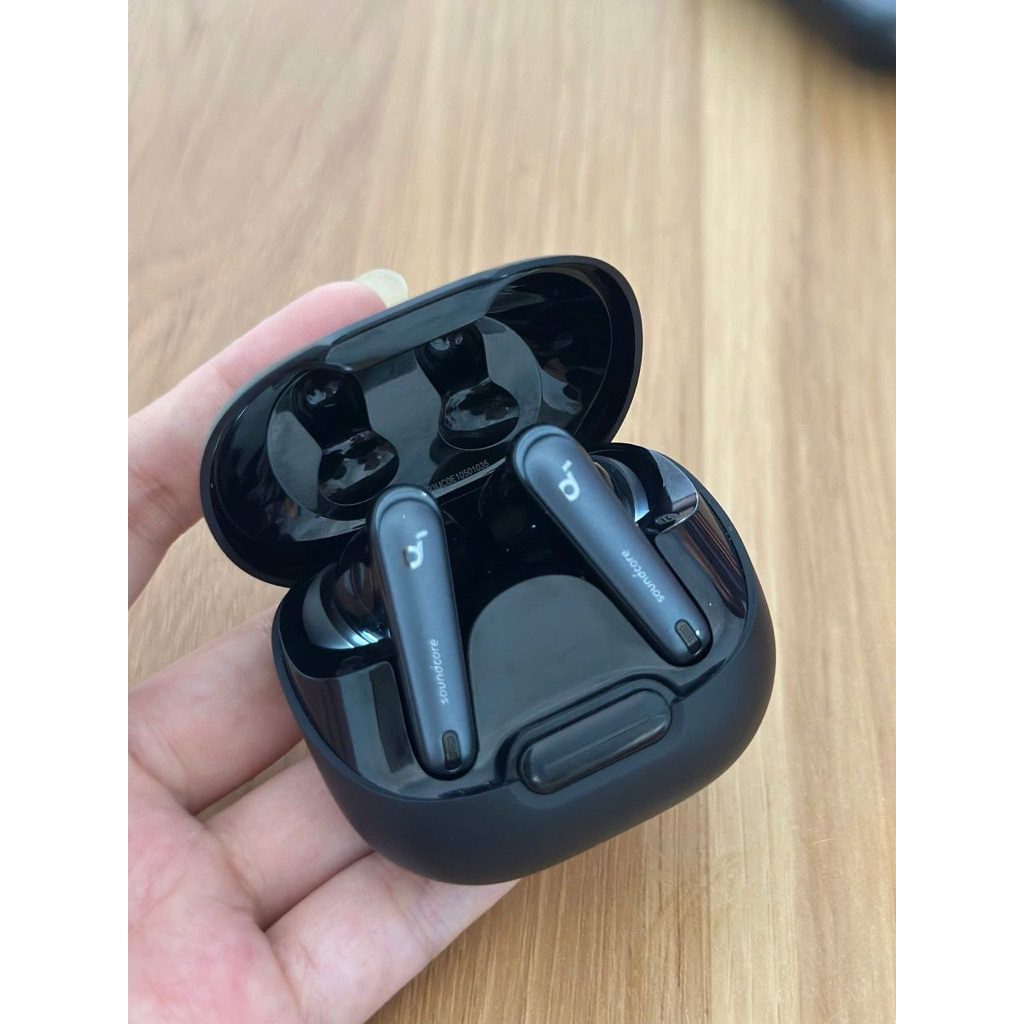 Tai nghe Bluetooth Anker Soundcore Liberty 4 NC A3947 cũ màu đen, độ mới 98%, pin tốt