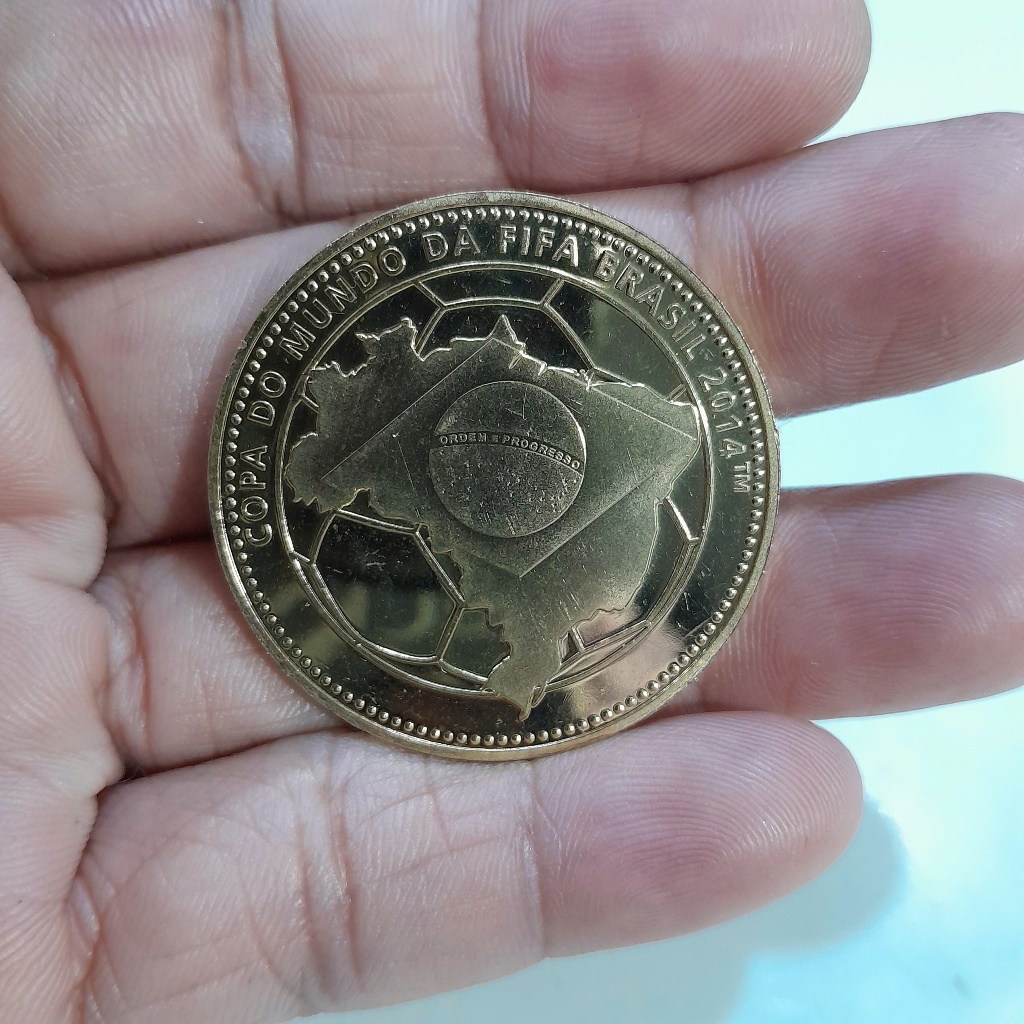 Đồng Xu kỷ niệm 2014 FIFA WORLD CUP BRAZIL đường kính 38.7mm second hand