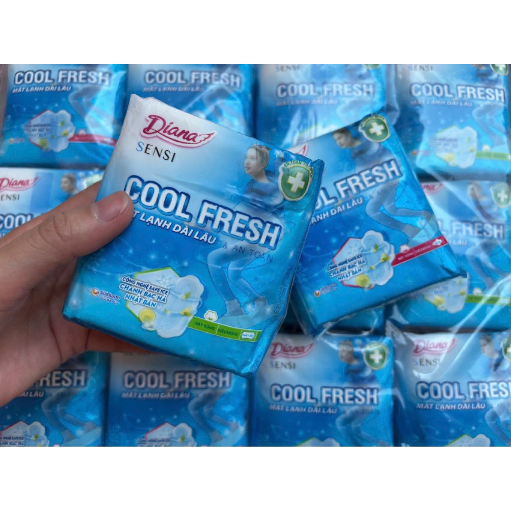 Băng vệ sinh Dianna sensi cool fresh lốc 6 gói (48 miếng) mát lạnh loại có cánh