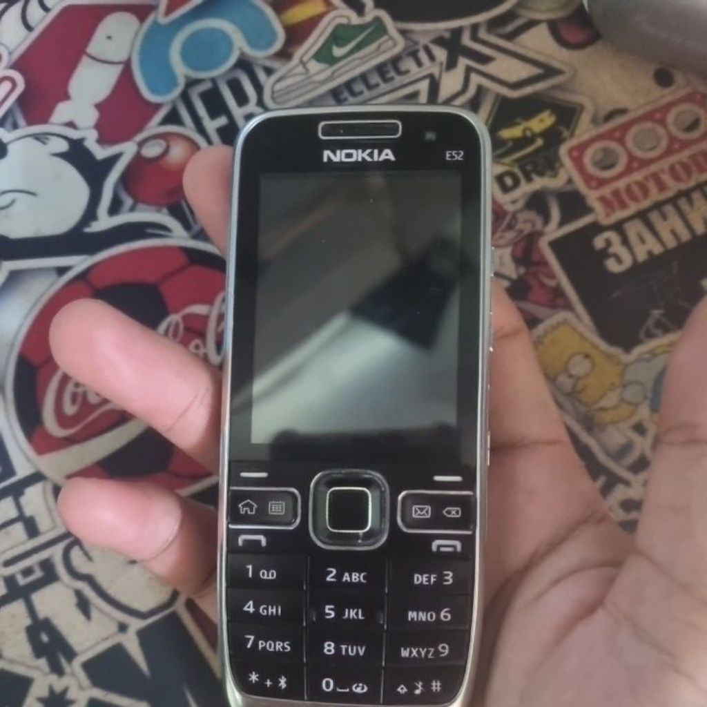 Điện thoại cổ Nokia E52 cũ zin đẹp, máy nghe gọi sưu tầm giá rẻ