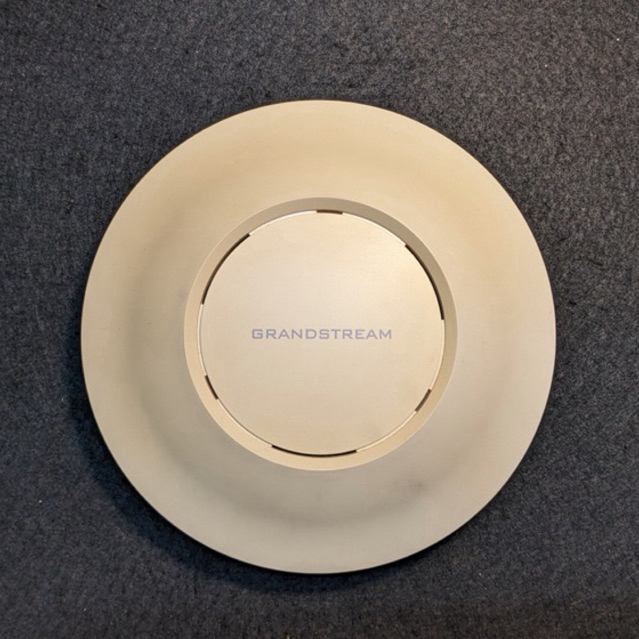 Bộ Phát WiFi Grandstream GWN7605 Chịu Tải Cao (Hàng Cũ/ Vỏ Ố Vàng) - Tặng Kèm Nguồn PoE TP-Link