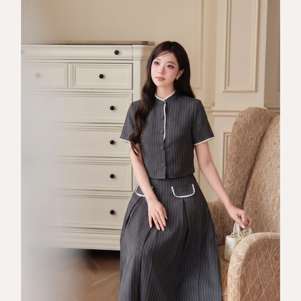 Set váy công sở nữ thiết kế kẻ sọc cao cấp, áo cộc tay dáng ngắn cổ tàu kèm chân váy dài Linly Store | BigBuy360 - bigbuy360.vn