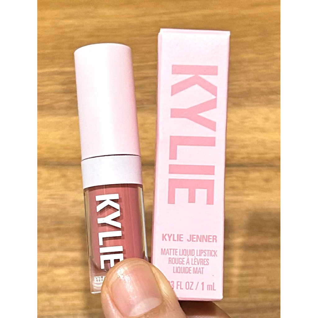 Son kem lì KYLIE JENNER 1ml - màu Hồng đất 808