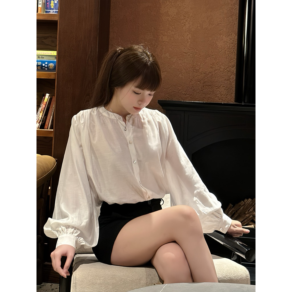 Elora Top - Áo tơ crep tay bồng đính nút xà cừ