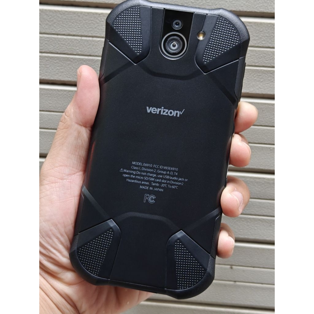 Kyocera DuraForce Pro 2 - Điện Thoại Siêu Bền Quân Đội - Chống Nước Sâu IP68 - Màn Hình Sapphire