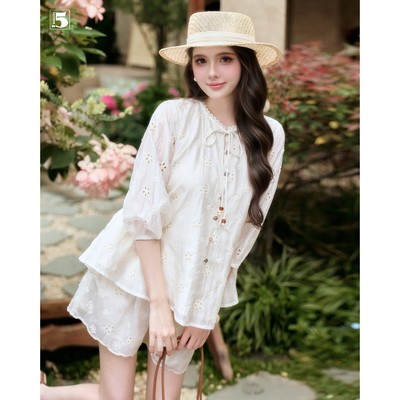 Set bộ nữ Twentyfive gồm áo kiểu tay lỡ vải tơ thêu hoa và quần short ống rộng SAQM06