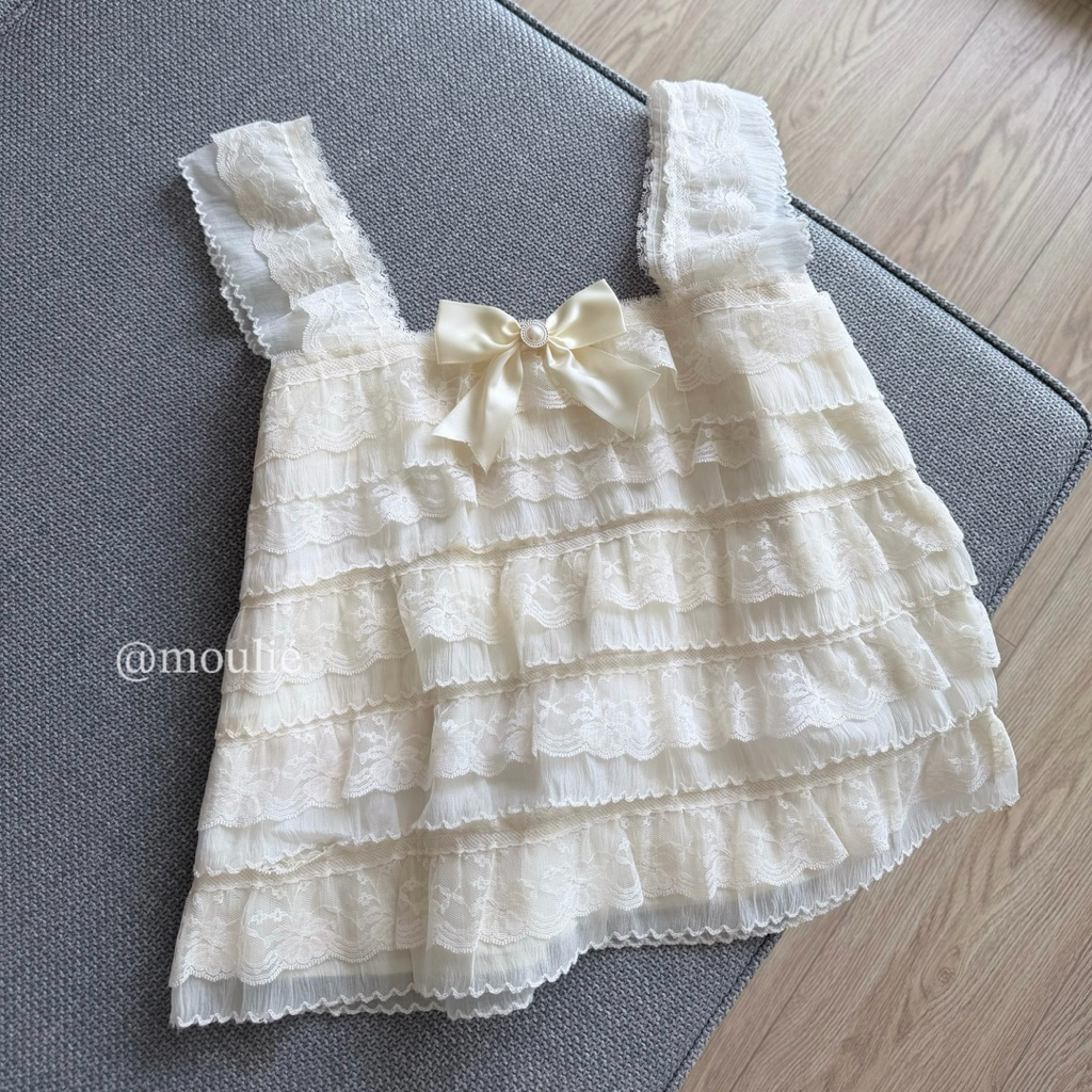 MOULIÉ | 𝐒𝐡𝐞𝐫𝐢𝐧 𝐓𝐨𝐩 Áo ren tầng hai dây kèm nơ đính rời