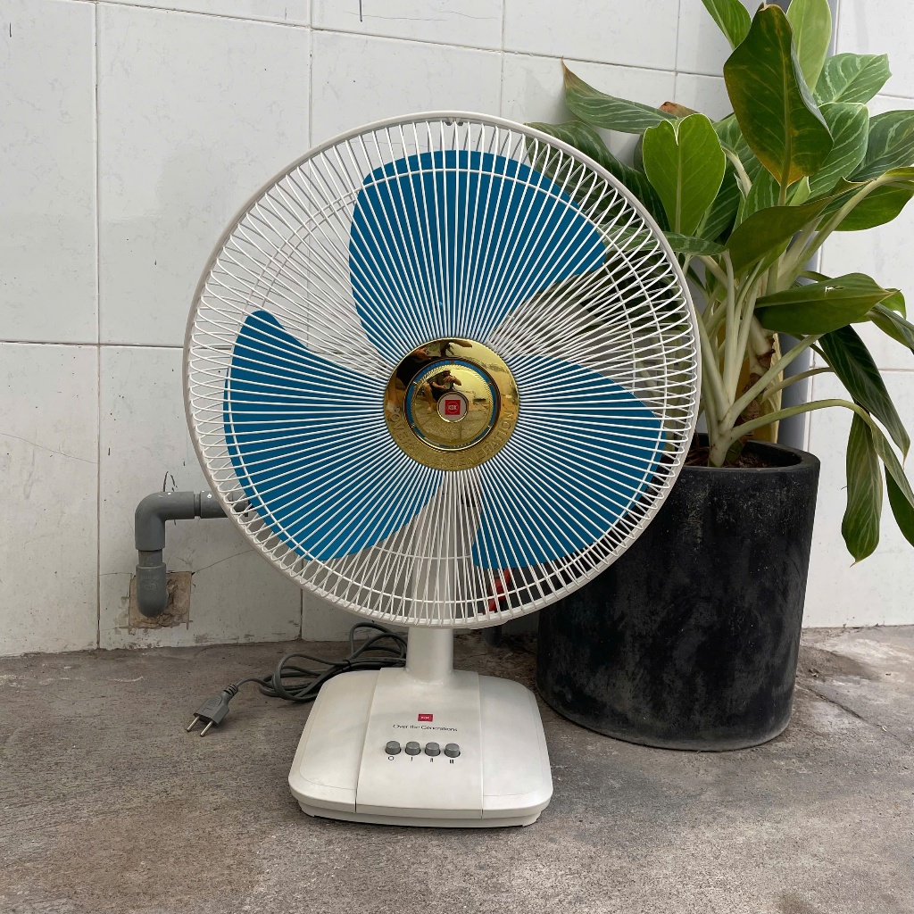 Quạt bàn KDK A40B bạc đạn 47.5W 220V cánh kim loại 40cm - Hàng trưng bày