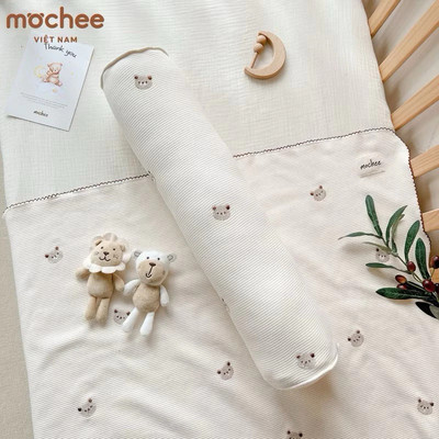 Gối ôm Cotton tổ ong Mochee gấu thêu mềm mịn cho bé sơ sinh - 15*50cm (Cái)