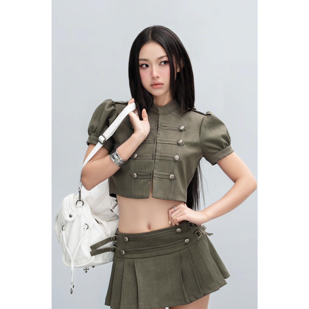 Áo croptop ngắn tay phối nút màu rêu Army Top và Chân váy xếp ly lưng trễ màu rêu Army Skirt - HOO DESIGN