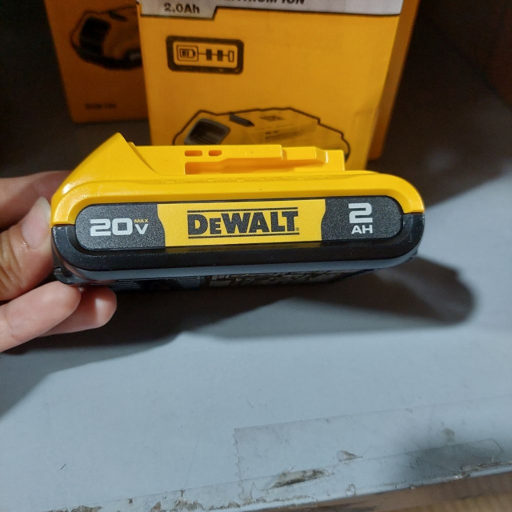 Pin dùng cho máy khoan DCB183 Dewalt 2Ah 20V