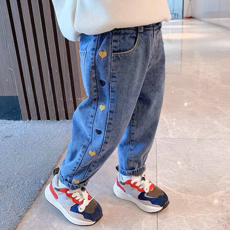 Quần jean baggy thêu tim thời trang trẻ em BEESHOP DN25009