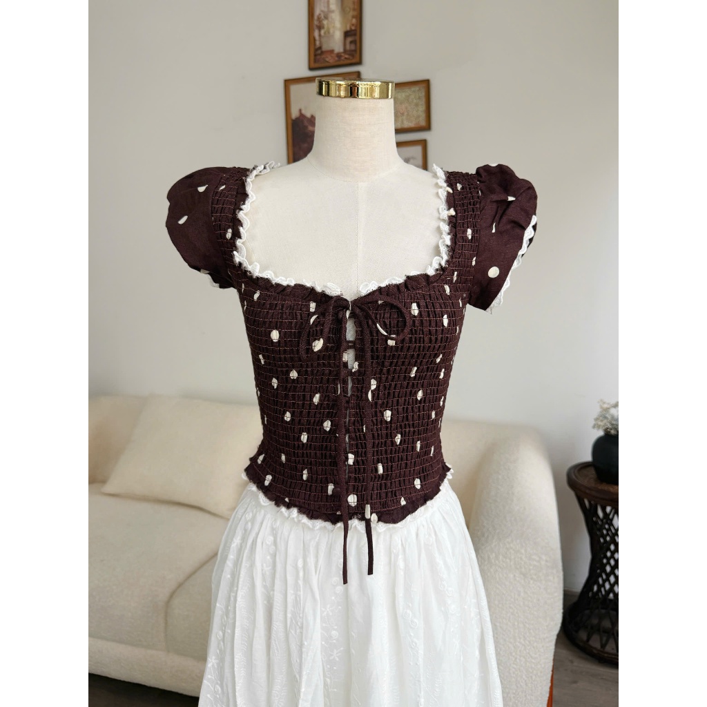 𝗖𝗹𝗼𝘁𝗵𝗲𝘀 𝗕𝗮𝗿 - Áo Nadine Top (Cocoa Diary) | Áo kiểu cổ vuông chun smocking chấm bi nâu