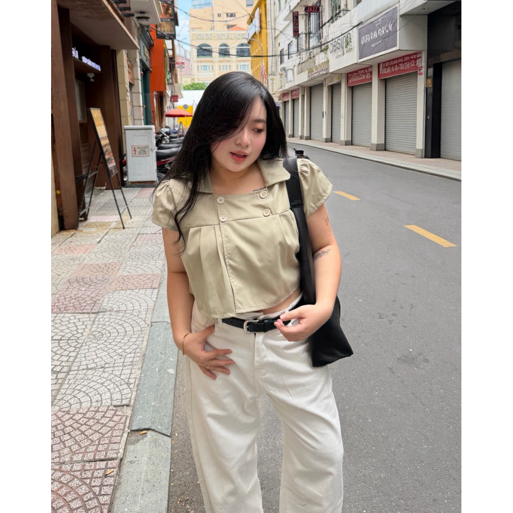 LASSIE BIGSIZE| Áo kaki gài nút cổ bèo trendy-LEYLA TOP