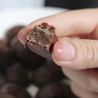 Túi Socola Đen 68% Cacao Couverture đậm cacao Làm Bánh Ganache Bonbon Phủ Bánh Nhúng Dâu L2