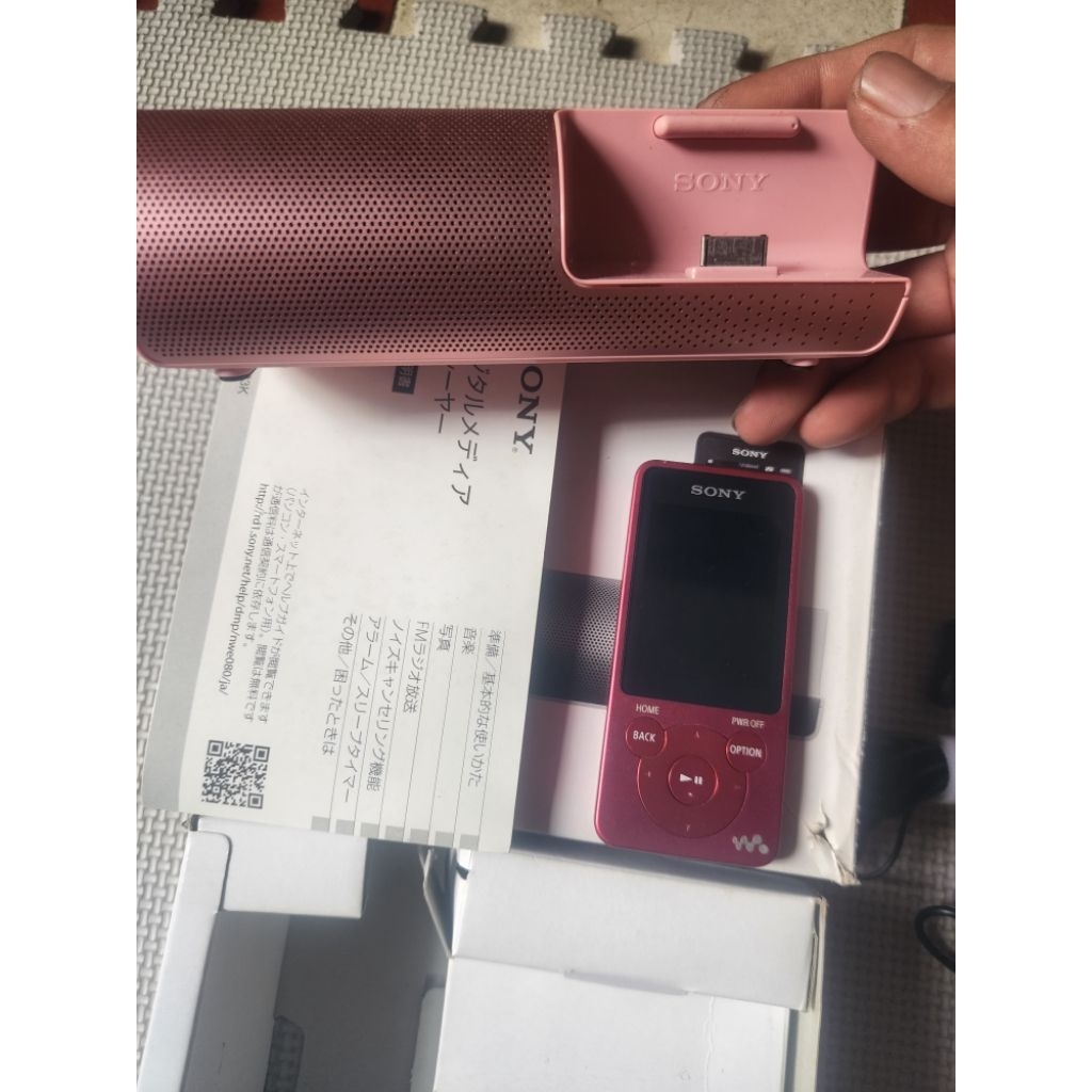 Trọn bộ máy nghe nhạc SONY WALKMAN NW-E083
