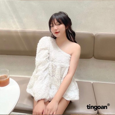 [ KOL ] TINGOAN® - Áo lệch vai được thiết kế bằng chất liệu hoa xù dập nổi với chi tiết viền ren trắng BLING BLING TOP/W