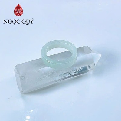 Nhẫn cẩm thạch A - Nhẫn phỉ thúy bạch ngọc phớt xanh type A LM26 - Ngọc Quý