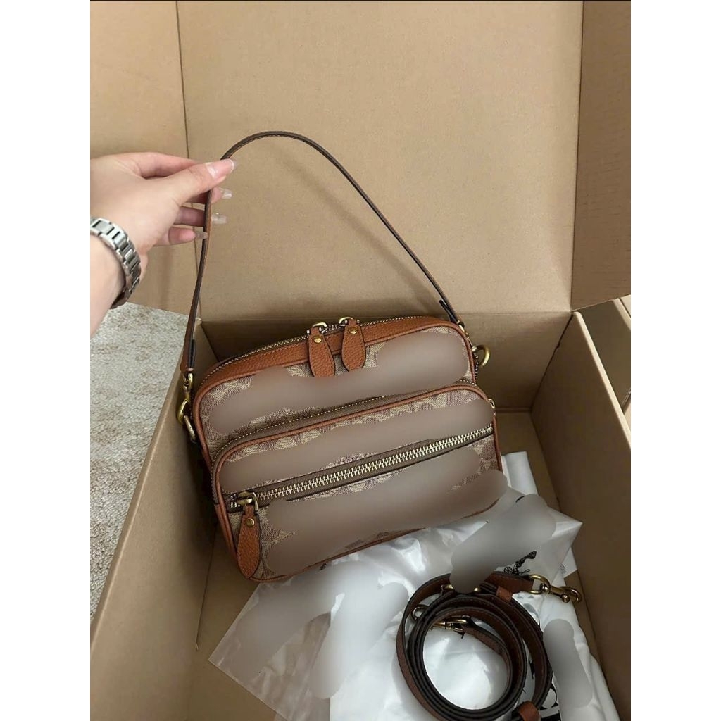 Túi xách nam dáng chữ nhật Dakota Crossbody Bag