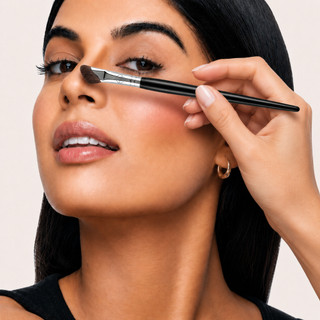 Cọ Đánh Khối Mũi Che Khuyết Điểm Đầu Vát Xéo Bh Cosmetics Nose Shadow Brush BH526