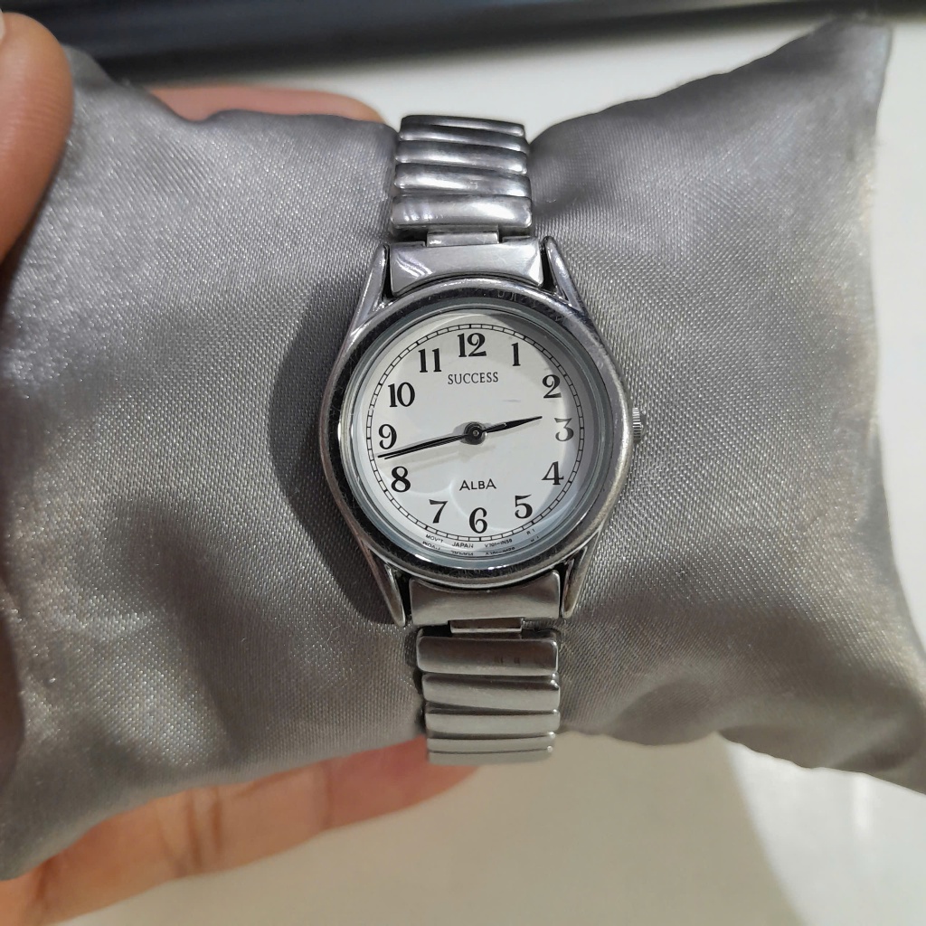 Đồng hồ nữ vintage cổ điển Success Alba size 25mm dây chun co giãn second hand- đã qua sử dụng.