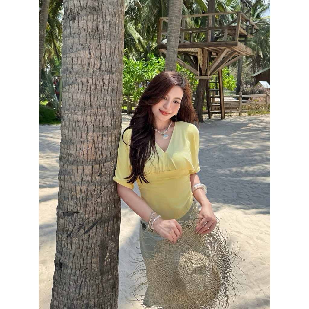 𝐋𝐮𝐧𝐚 𝐖𝐢𝐧𝐠 - Áo Thun Cánh Dơi Cổ V Nhún Eo 𝙗𝙮 𝙣𝙤𝙘𝙤.𝙡𝙖𝙗𝙚𝙡 Chất Liệu Borib Mềm Mịn Phong Cách Basic Minimal | BigBuy360 - bigbuy360.vn