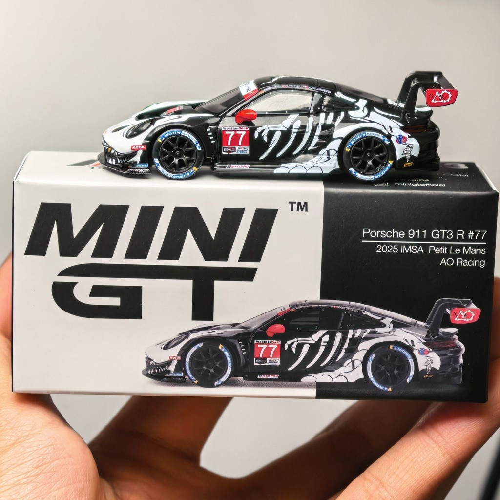 MINI GT Porsche 911 GT3 R #1143 – Phiên Bản Giới Hạn 1:64