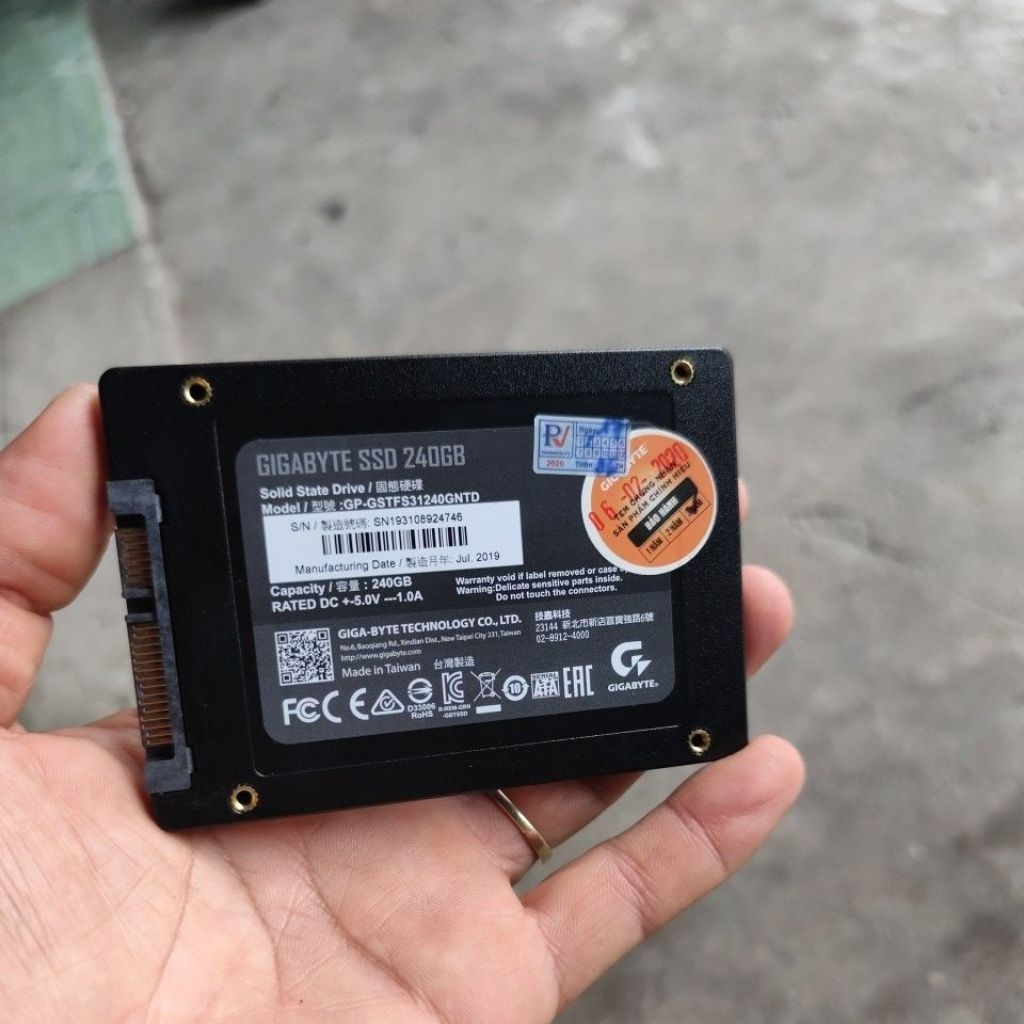 ổ cứng laptop SSD 240gb gigabyte , hàng chính hãng còn team gốc, cài sẵn win 11 64 biết, UEFI, sức k